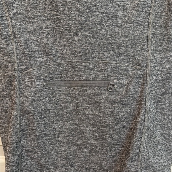 Athleta Women’s Gray Short Sleeve work out shirt. Size S. Zipper front. - Picture 6 of 7